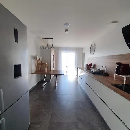 Magnifique Villa-piscine-clim וילה ז'וביניה